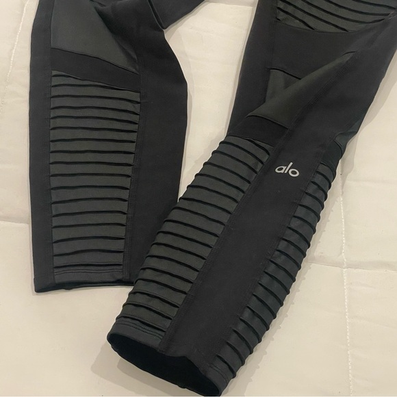 alo Moto Legging - Medium - Picture 3 of 10